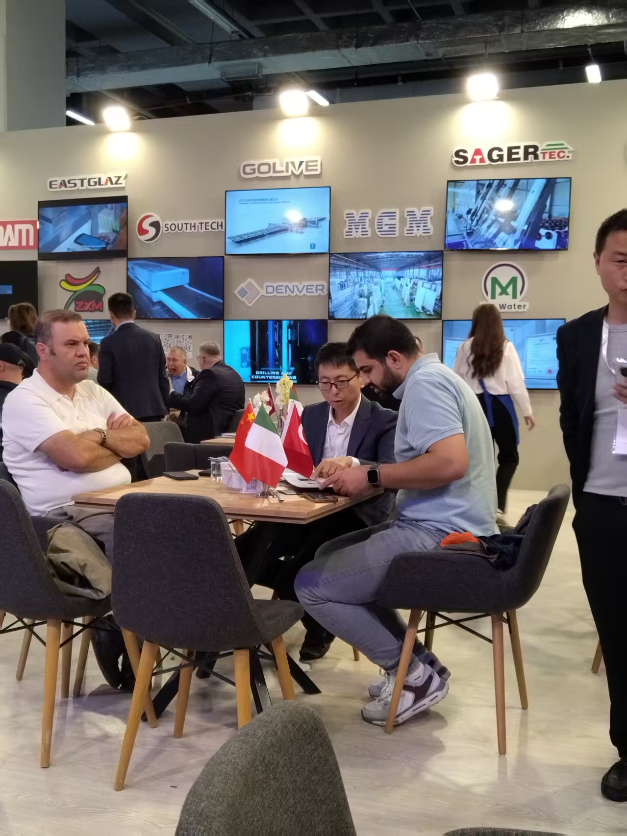 1764169374233756.jpg 922f6f428acc1a436e79adf6663dee40.jpg